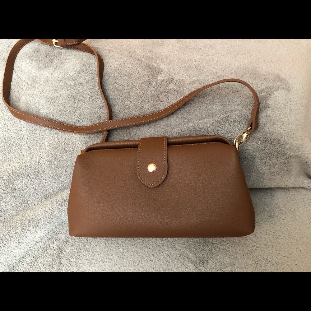 Small crossbody vintage style medicine handbag.